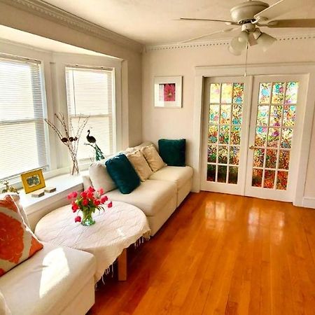 Near Train Station Gorgeous 3-Bedroom Apartment With Patios Boston Exterior foto