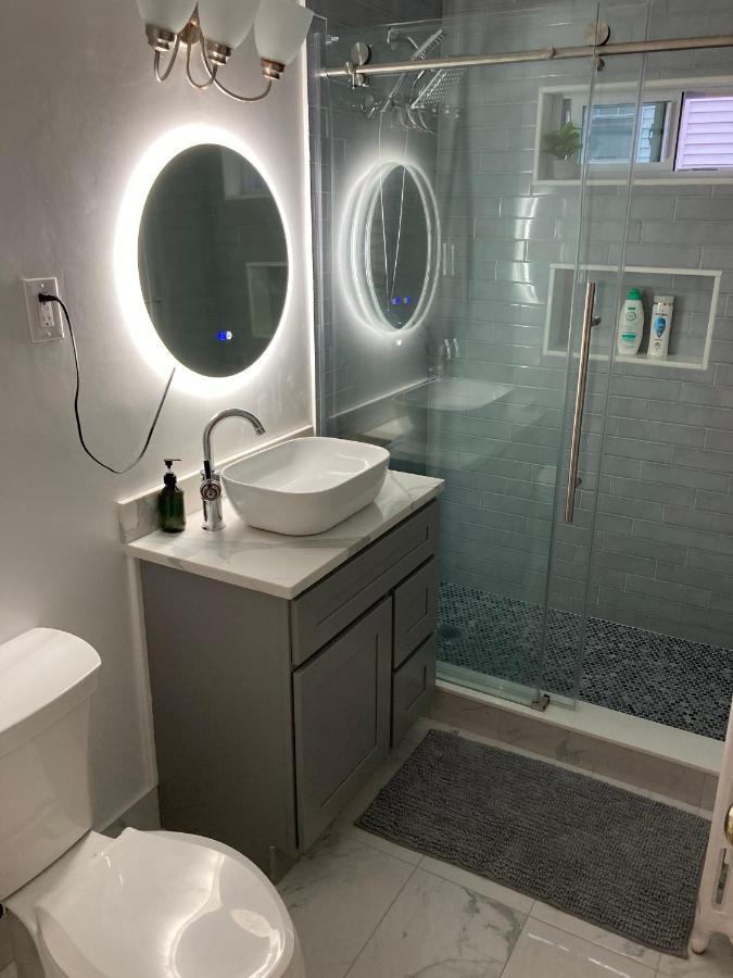 Near Train Station Gorgeous 3-Bedroom Apartment With Patios Boston Exterior foto